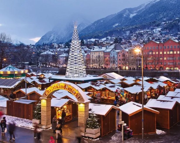 Innsbruck Old Town Christmas Market. By Innsbruck Tourism