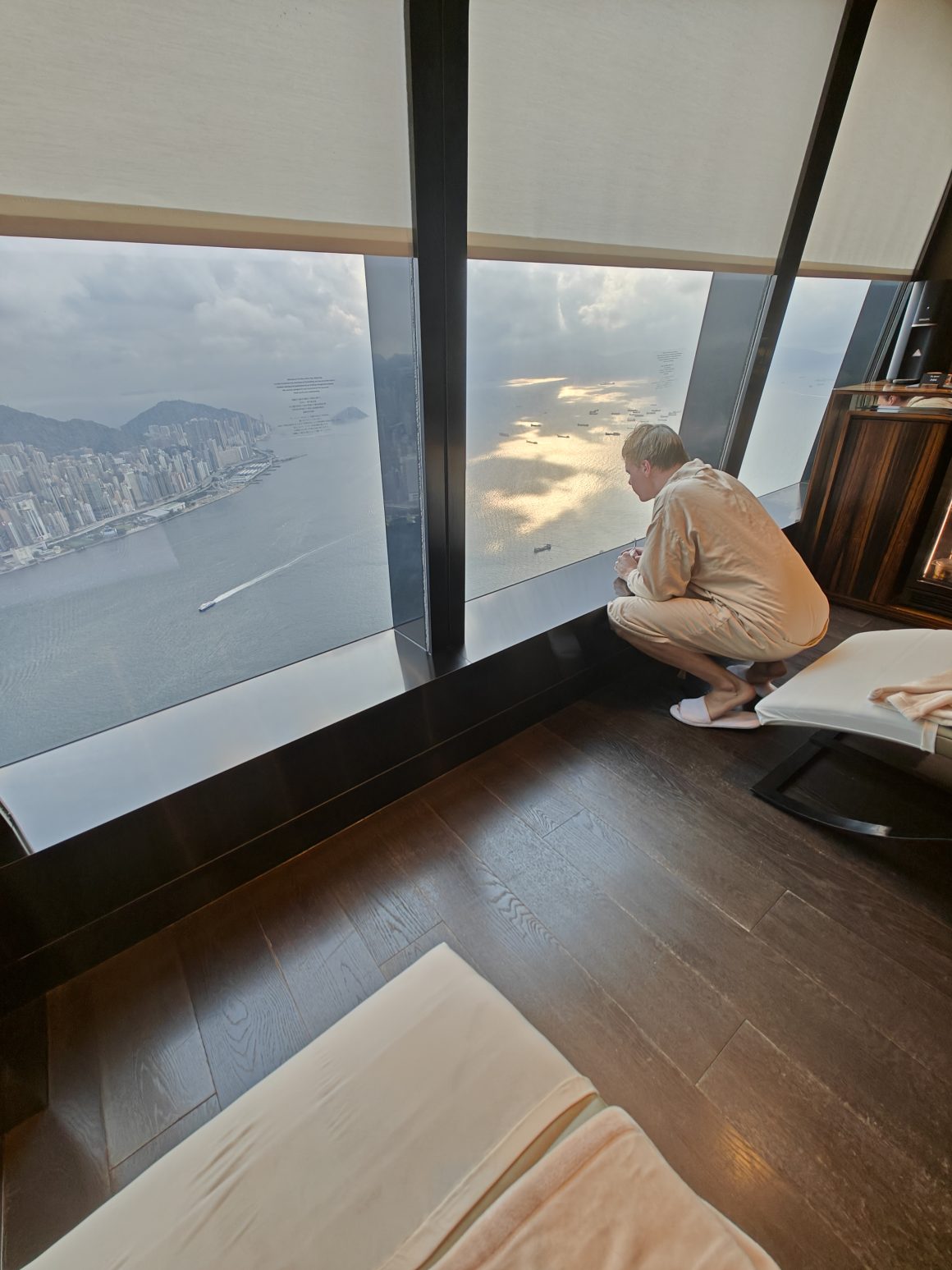 The highest spa treatment rooms in the world at The Ritz Hong Kong - by LocalsInsider.com