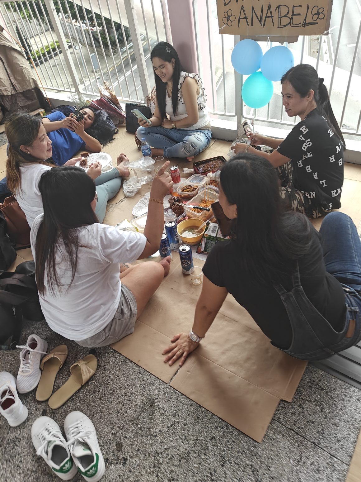 Hong Kong Workers Hanging out
