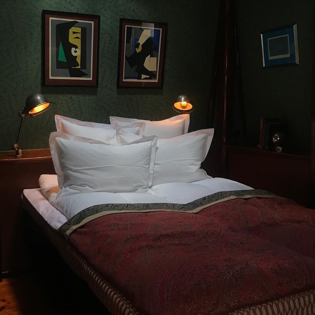 Central Hotel & Café 