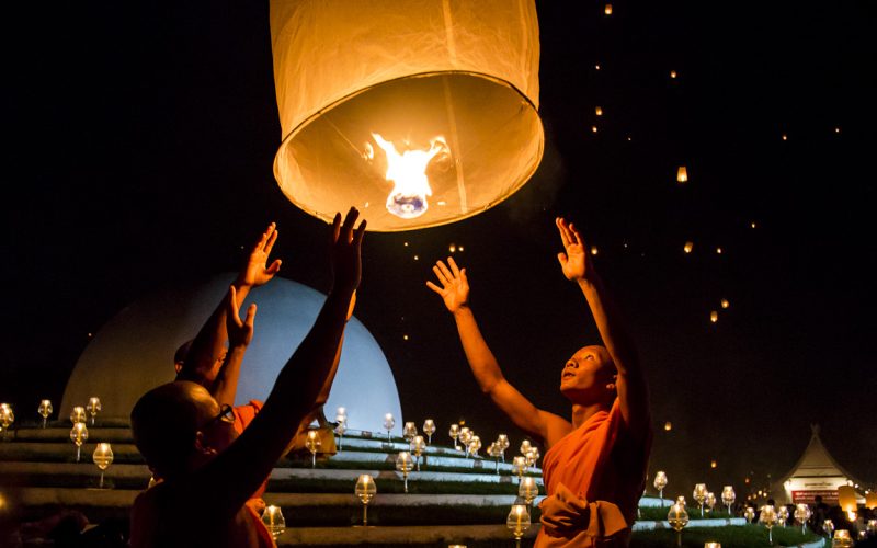 Thailand what to do - Khom Loy festival