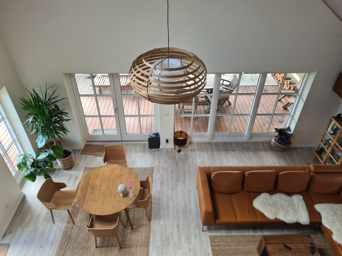 Ellipse Egelampe fra Kirk Studio – En Blanding af Nordisk Design og Bæredygtighed