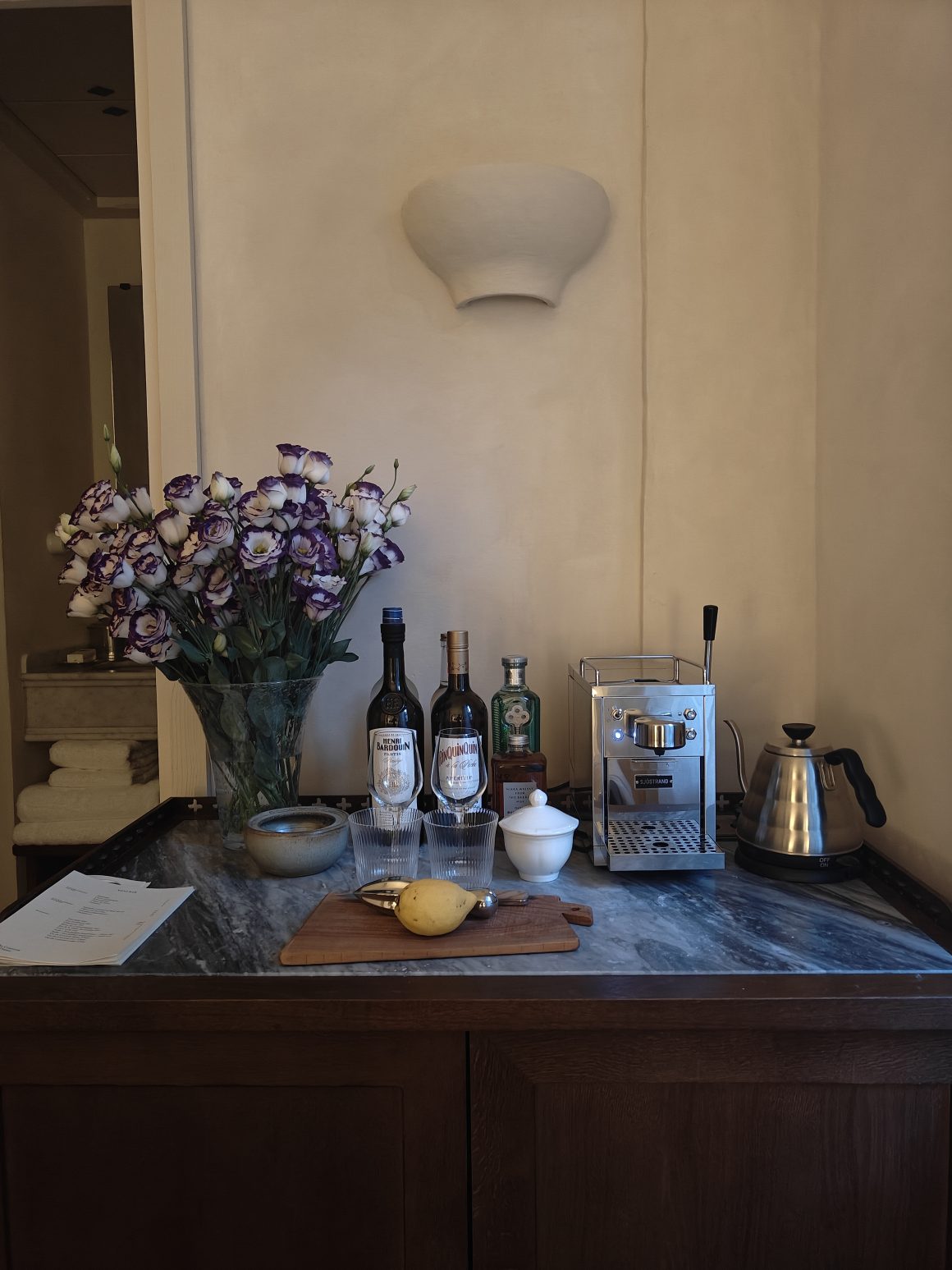 Мини-бар и удобства в номерах Hôtel du Couvent