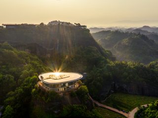 Zizai Pingjiang Wild Luxury Resort в китайских горах