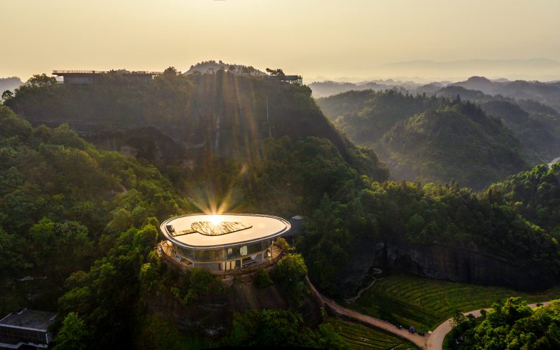 Zizai Pingjiang Wild Luxury Resort в китайских горах