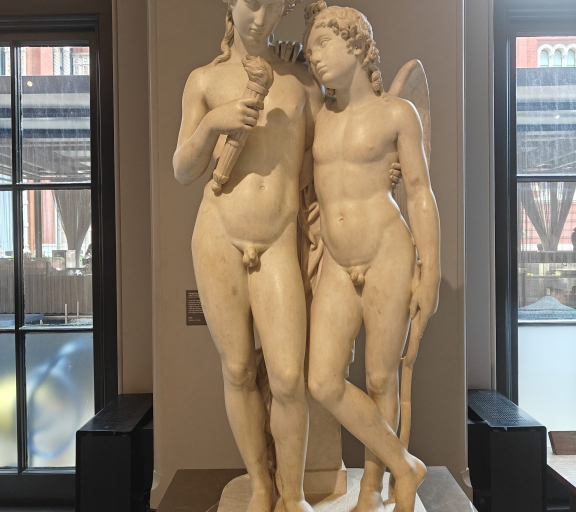 Naga piękność w Muzeum Wiktorii i Alberta: najlepsze rzeźby homoerotyczne, które warto zobaczyć (za darmo!)