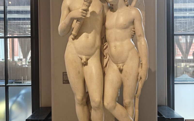 Naga piękność w Muzeum Wiktorii i Alberta: najlepsze rzeźby homoerotyczne, które warto zobaczyć (za darmo!)