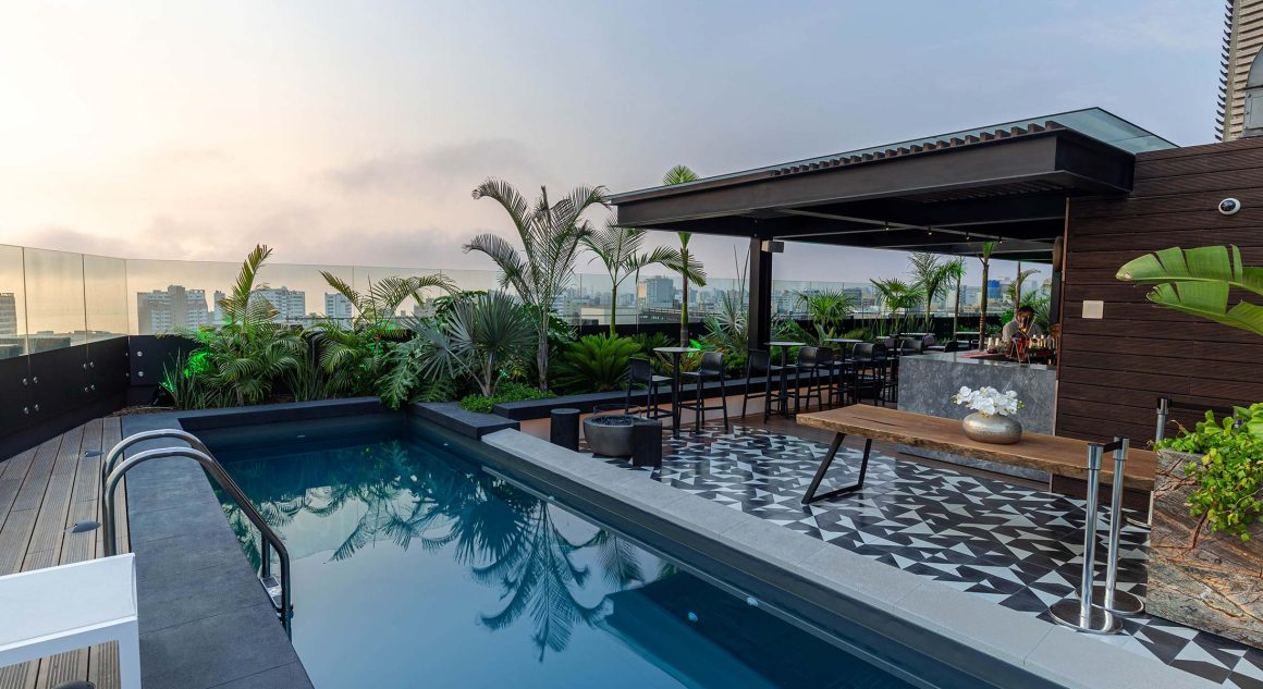 Ambra Rooftop Bar & Plural Restaurant & Lounge
