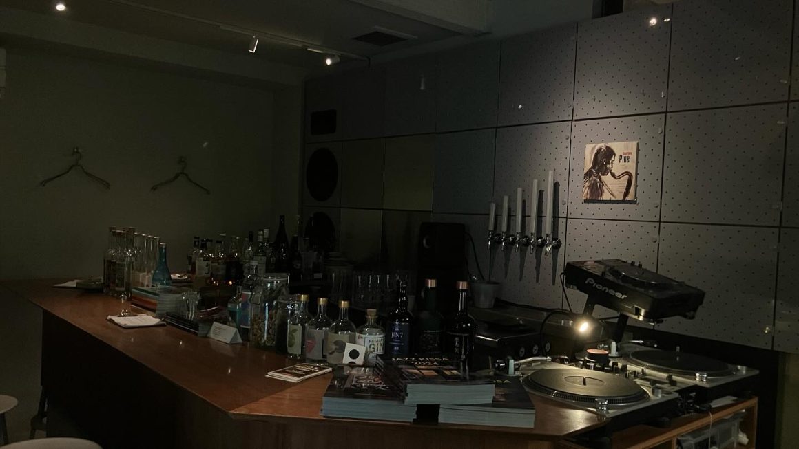 Hachi Record Shop and Bar - Kyoto