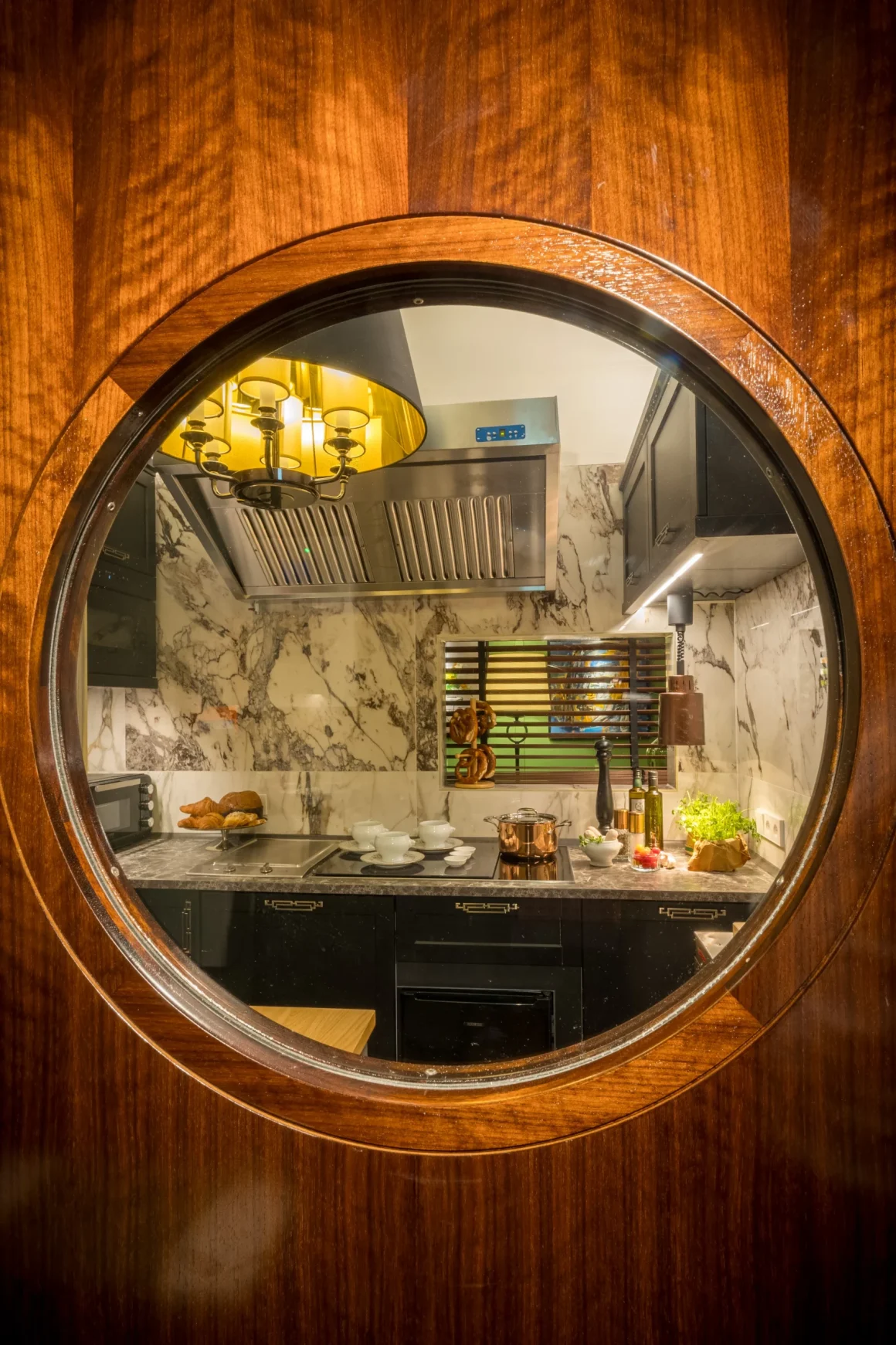 House of Hütter - Münchner Kindl mirrow