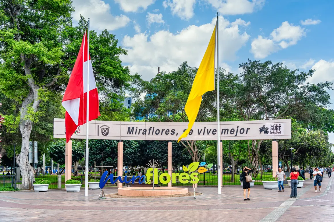Parque Kennedy (Central Park of Miraflores)
