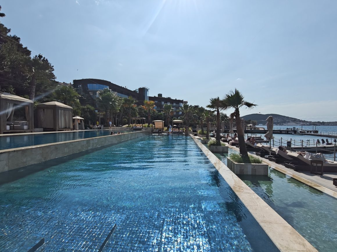 Princes' Palace Beach Hotel Istanbul Outdoor Pools