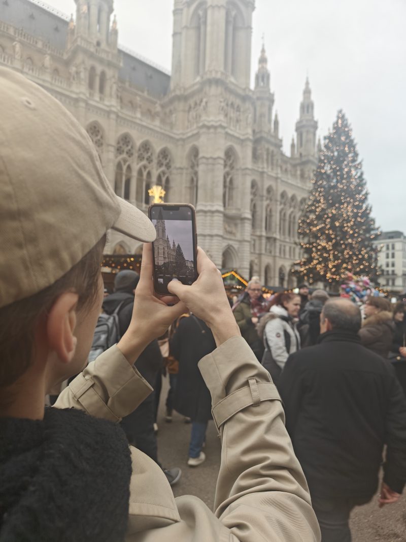 protect your mobile device while traveling