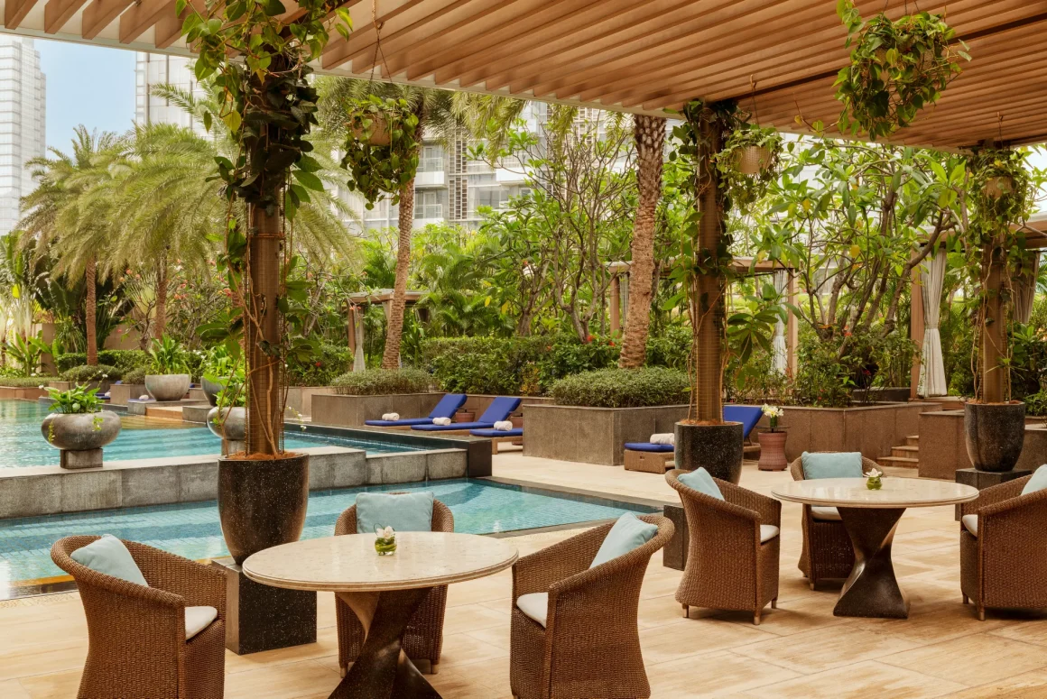 Navina Pool Bar