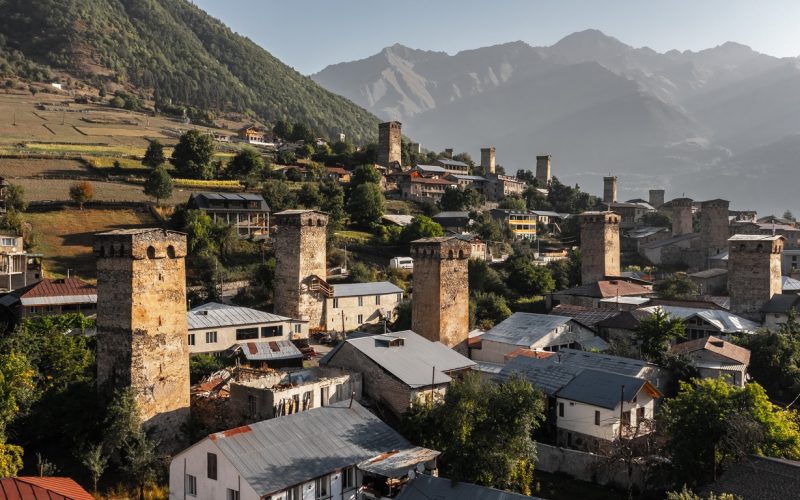 Путешествие на машине по Грузии: Cвановские башни в Местии