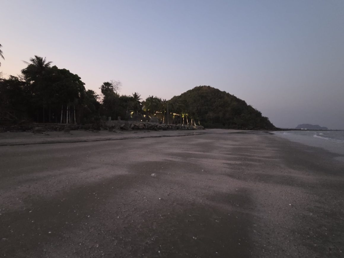Resort at Roi view from the beach