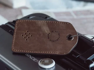 WaterField Designs: AirTag Leather Luggage Tag 