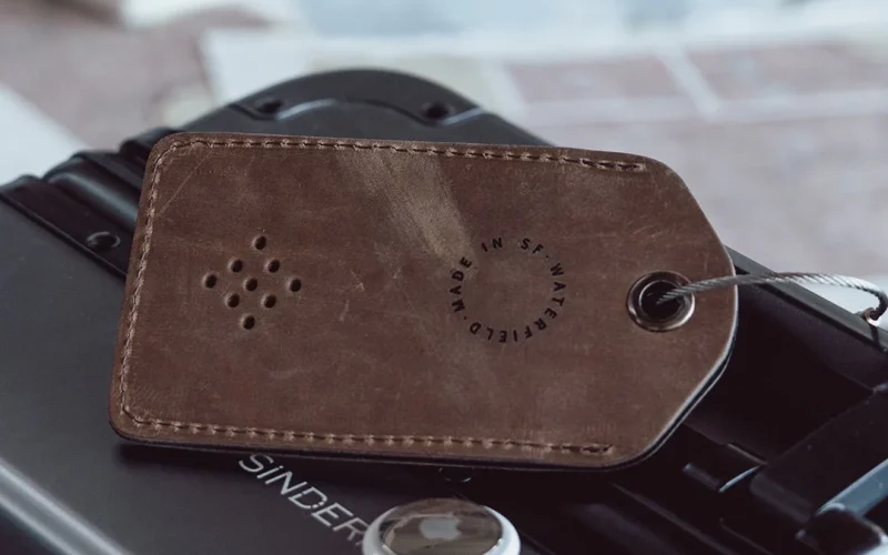 WaterField Designs: AirTag Leather Luggage Tag 