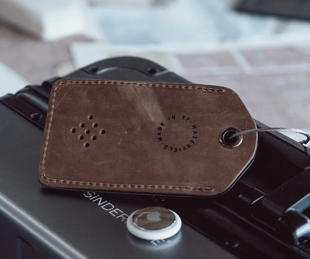 WaterField Designs: AirTag Leather Luggage Tag 