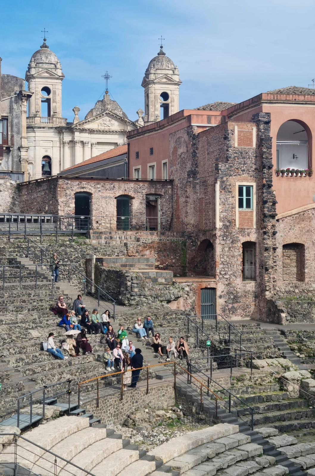 Александр Васильев выступает гидом по Катании