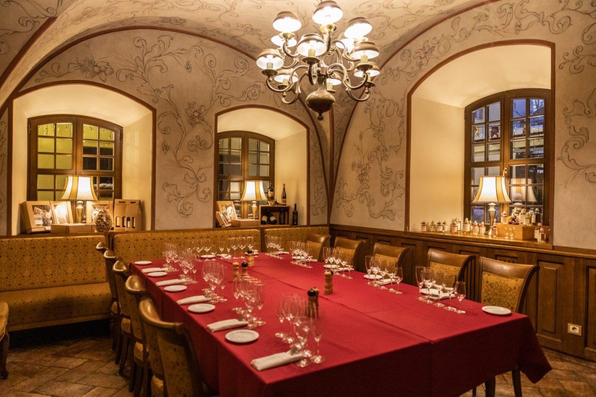 Ресторан Lokys в Вильнюсе