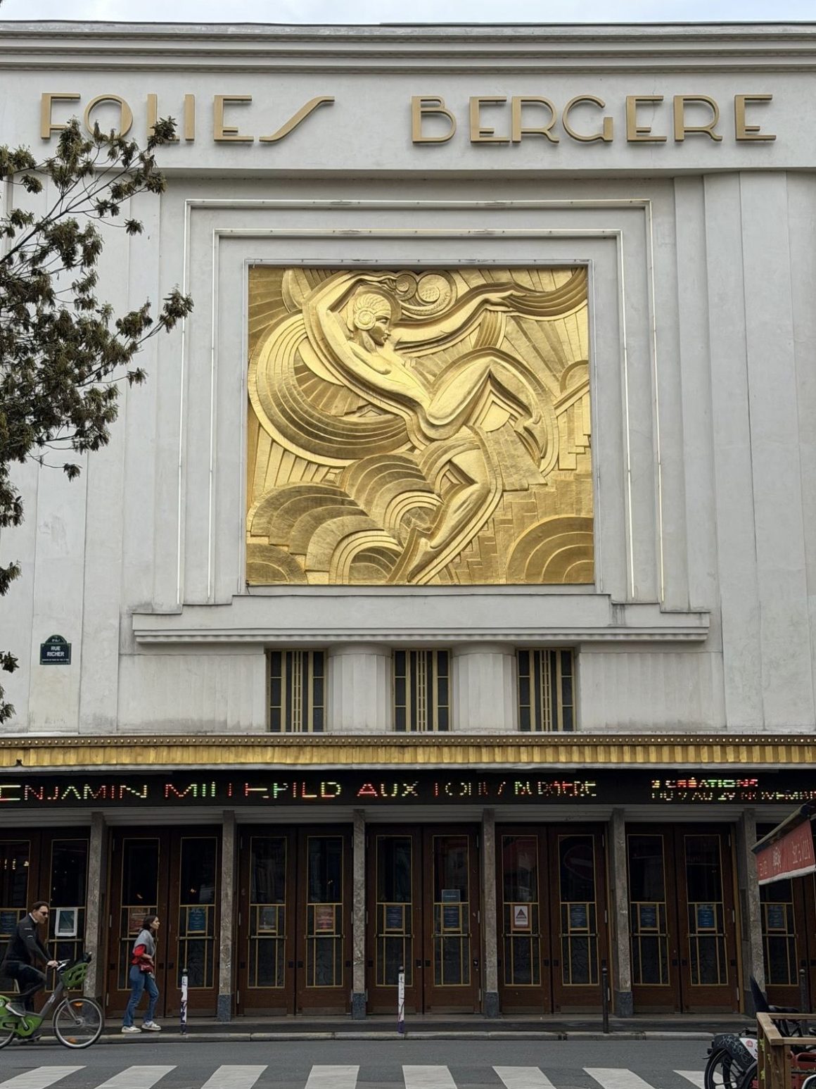 Folies Bergère Cabaret