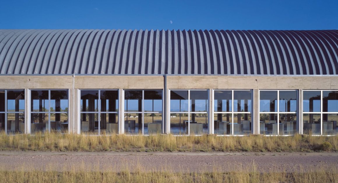 Donald Judd, Artillery shed with 100 untitled works in mill aluminum, 1982-1986.