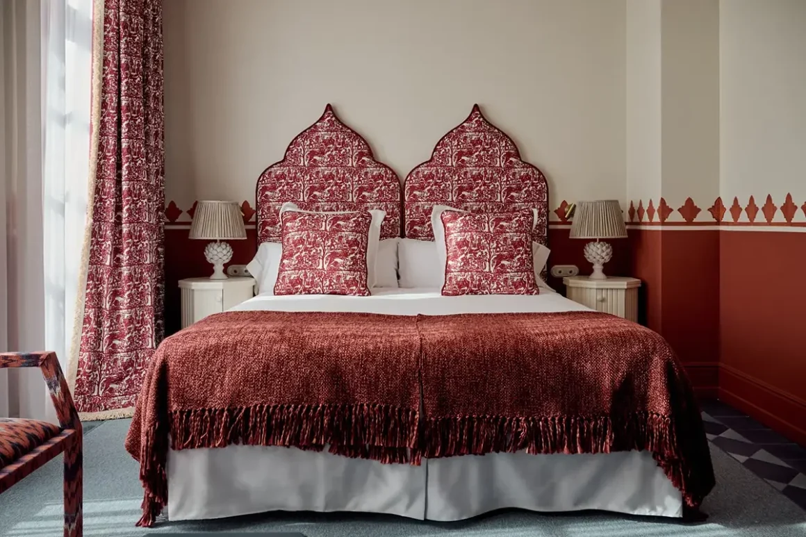 Cristine Bedfor red room