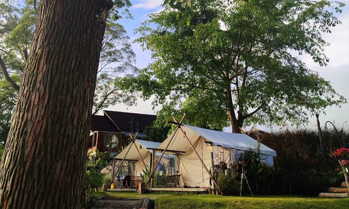 what is glamping