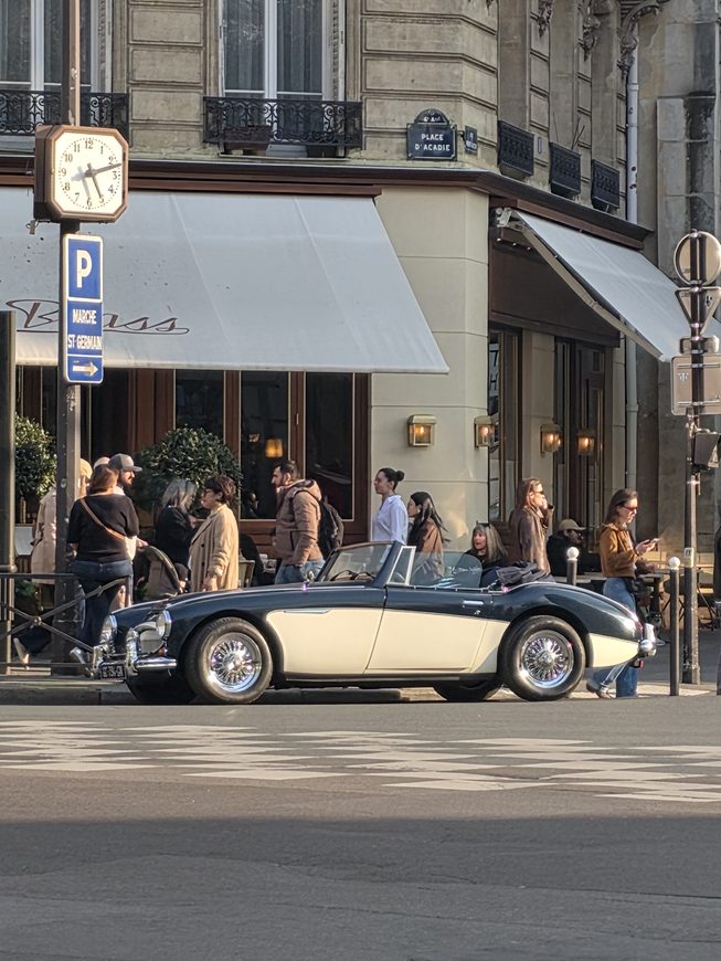 Paris guide by Marie Beltrami for Locals Insider mag