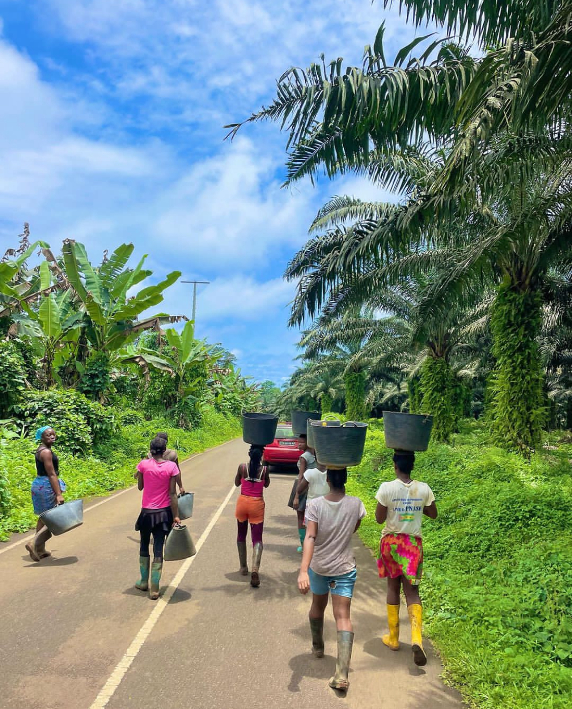 sao-tome-local-women-palm-plantation-road-2