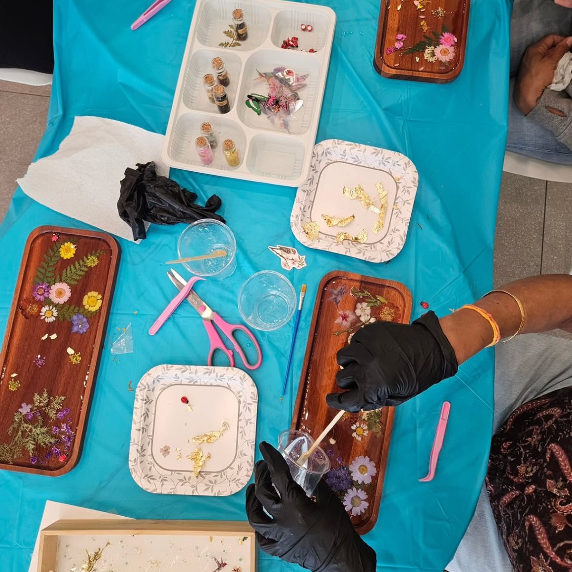 The community artist Khalpana from Vancouver is running the Dots & Lines workshop