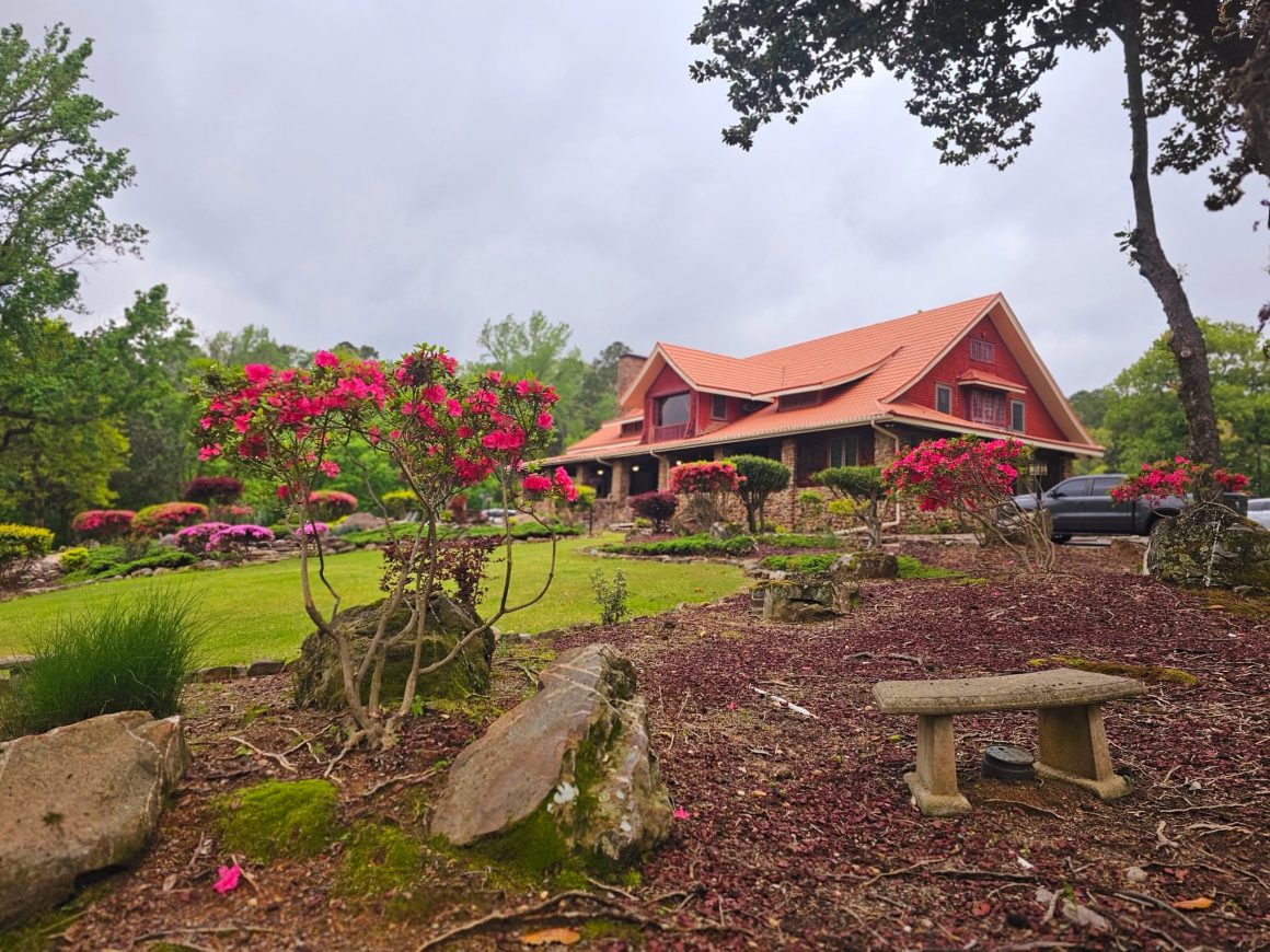 Hilltop Manor Bed and Breakfast