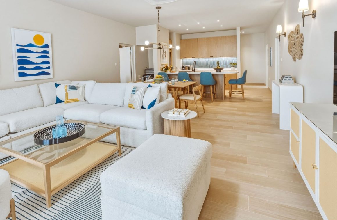 Sapphire Sands Deluxe Beach Front King suite