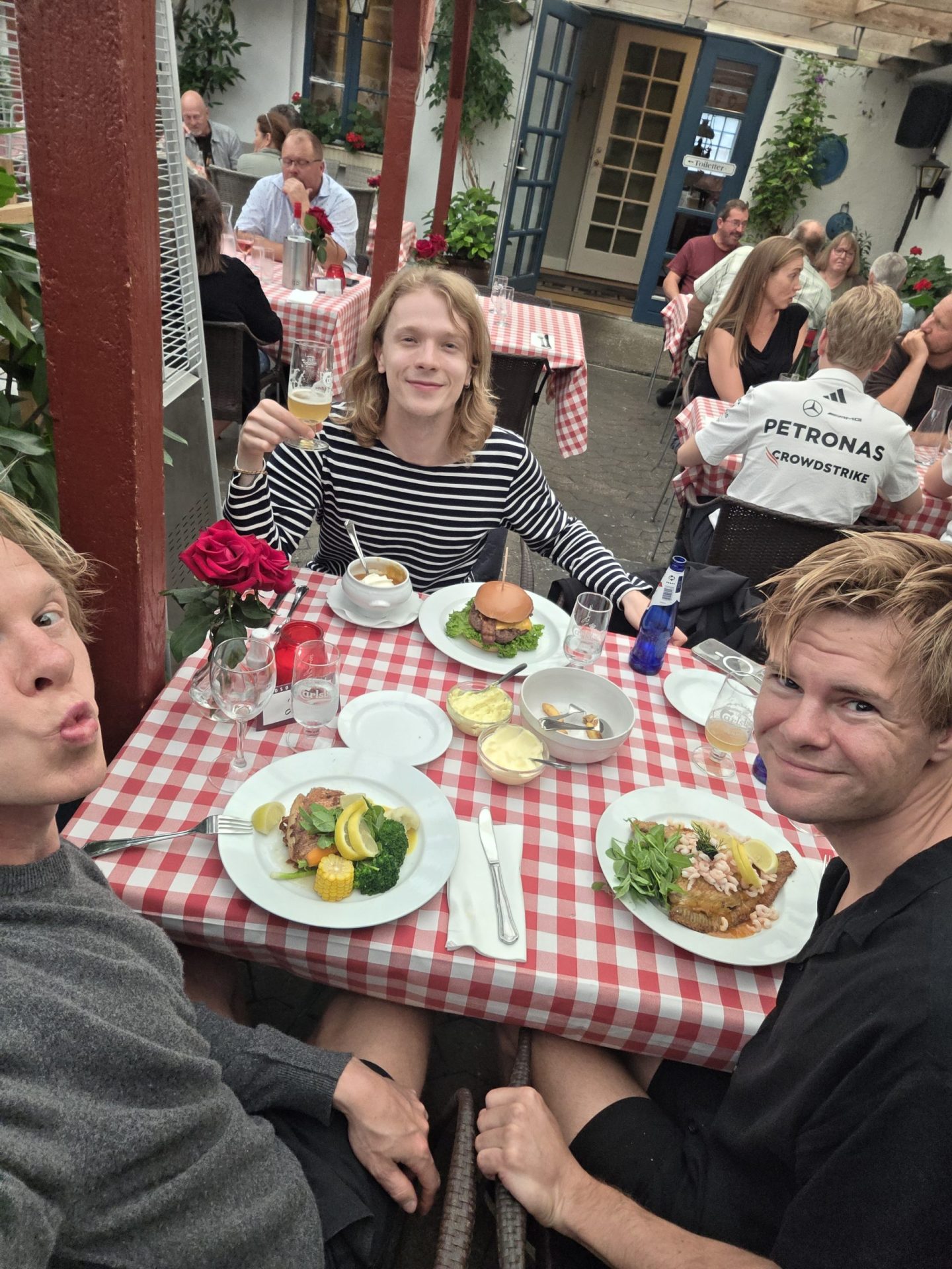 locals dining