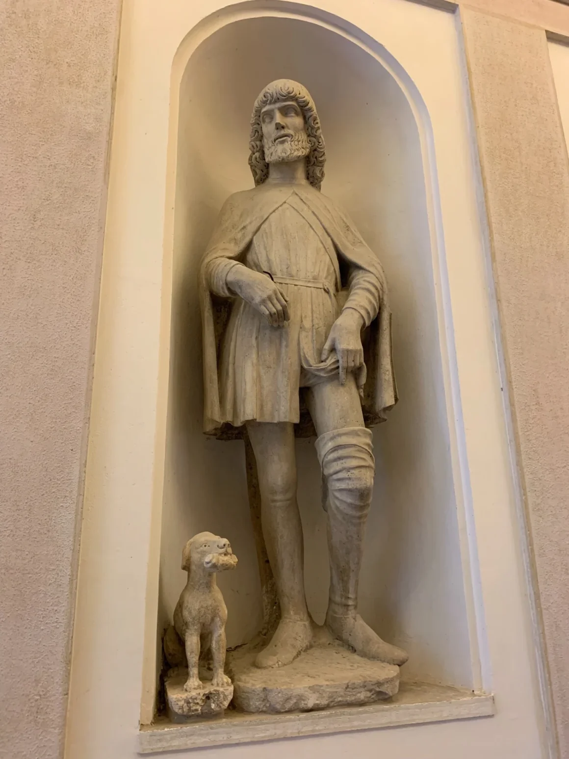 Scuola Grande di San Rocco dog sculpture